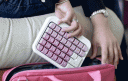 Ce clavier vous accompagnera partout, comme un sexe toy